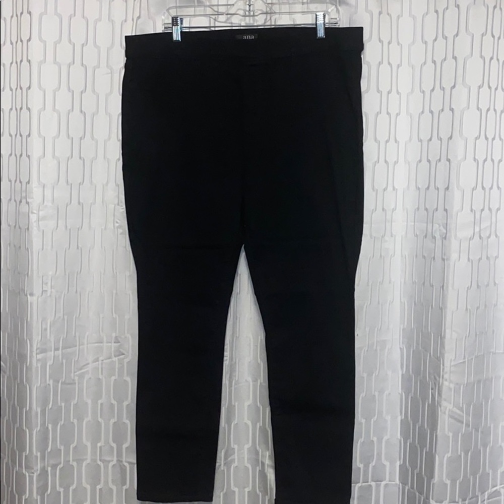 NWOT Black skinny pull on pants